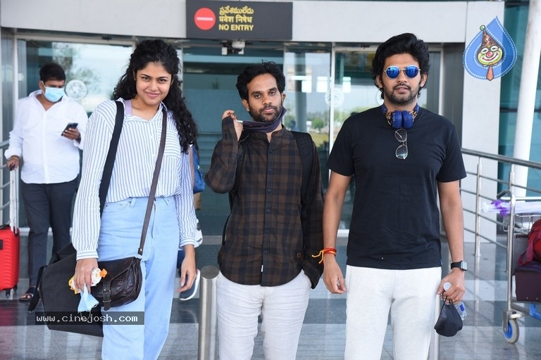 Jathi Ratnalu team at Tirupati Airport - 17 / 21 photos