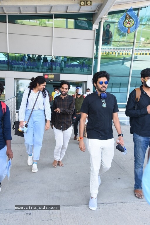 Jathi Ratnalu team at Tirupati Airport - 20 / 21 photos