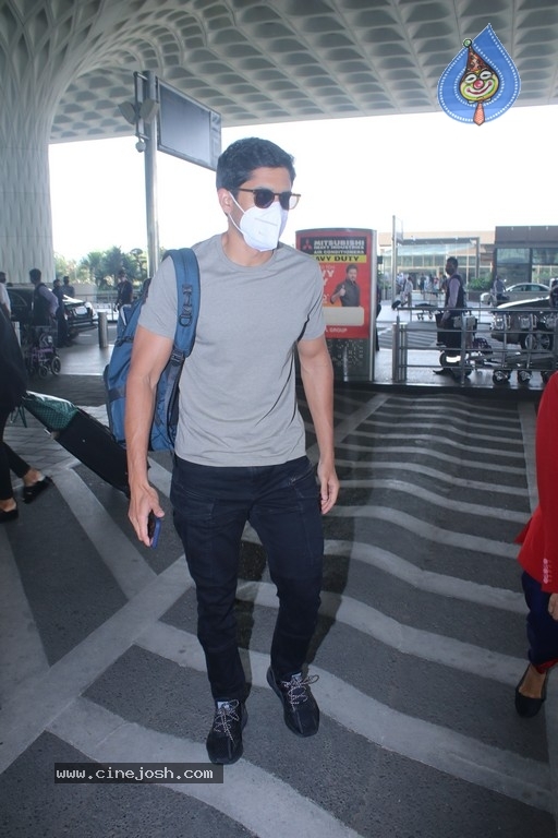 Naga Chaitanya Spotted at Airport - 7 / 12 photos