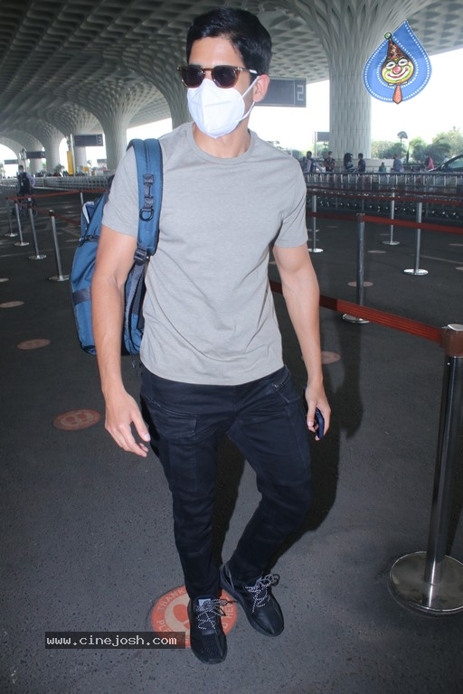 Naga Chaitanya Spotted at Airport - 8 / 12 photos