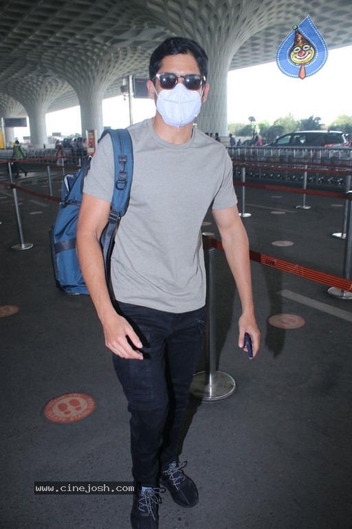 Naga Chaitanya Spotted at Airport - 10 / 12 photos
