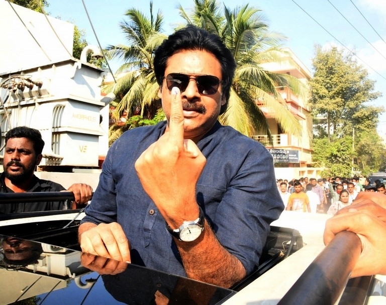 Pawan Kalyan casts his vote in Vijayawada - 6 / 7 photos
