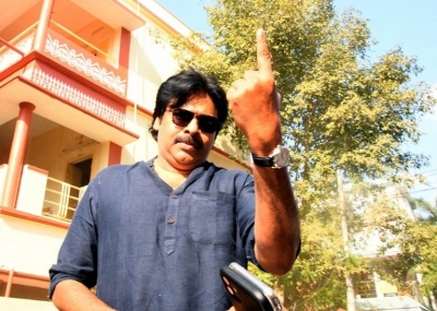 Pawan Kalyan casts his vote in Vijayawada - 1 of 7