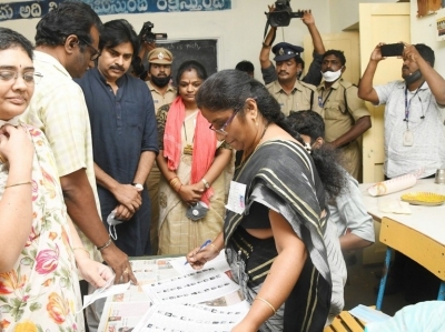 Pawan Kalyan casts his vote in Vijayawada - 2 of 7