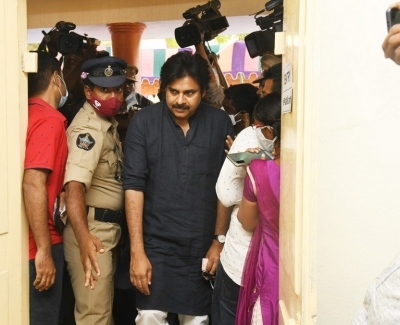 Pawan Kalyan casts his vote in Vijayawada - 5 of 7