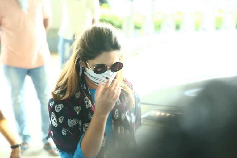 Ram Charan and Upasana spotted at Airport - 5 / 6 photos