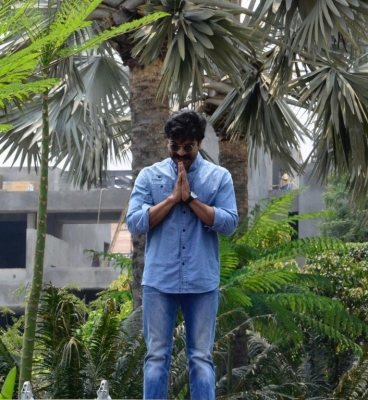 Ram Charan Interacting With Fans - 1 of 5