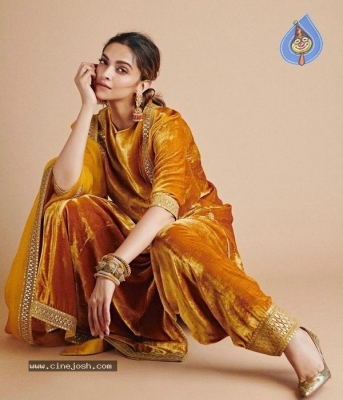 Deepika Padukone New Stills - 1 of 4