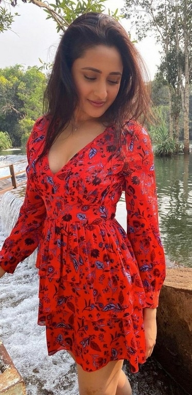 Pragya Jaiswal Photos - 2 / 3 photos