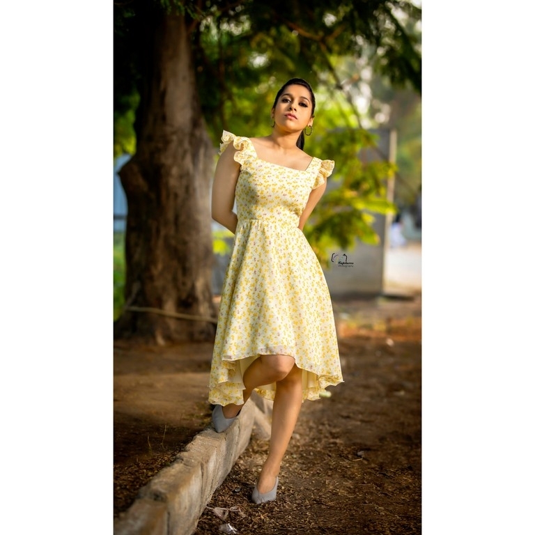 Rashmi Gautam Photos - 2 / 4 photos