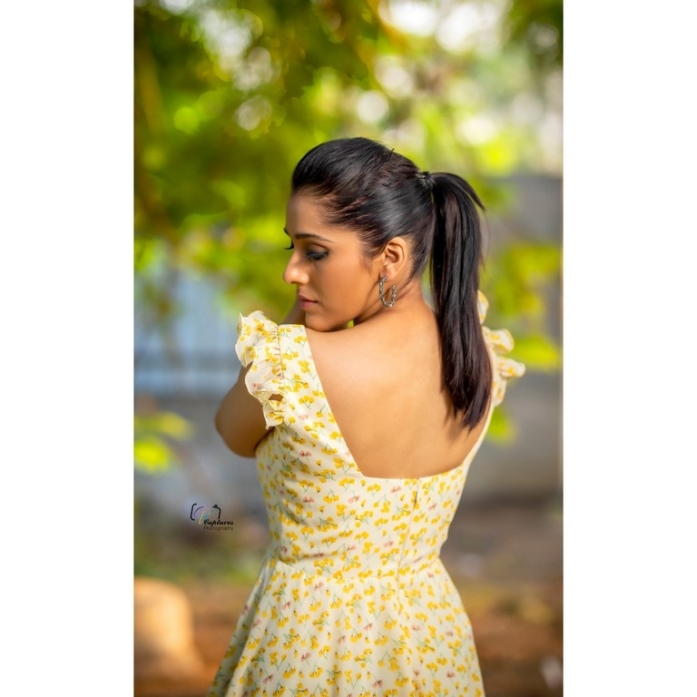 Rashmi Gautam Photos - 3 / 4 photos