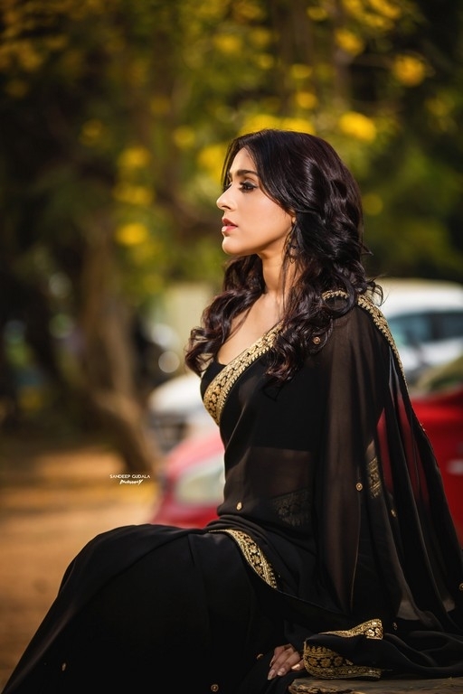 Rashmi Gautam Photos - 3 / 4 photos
