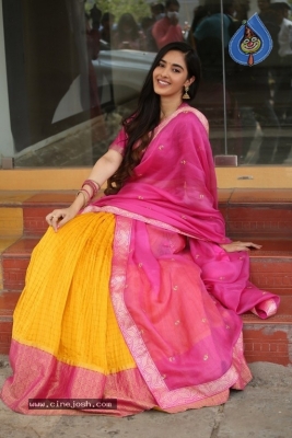 Simrat Kaur Stills - 11 of 21