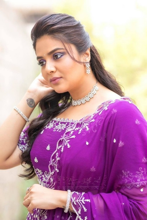 Sreemukhi Photos - 2 / 11 photos