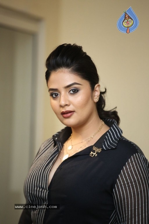 Sreemukhi Photos - 9 / 20 photos