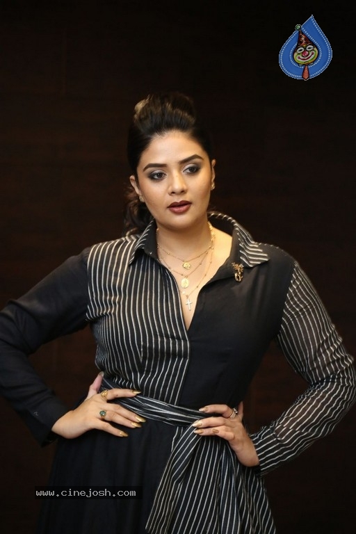 Sreemukhi Photos - 14 / 20 photos