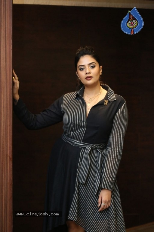 Sreemukhi Photos - 18 / 20 photos