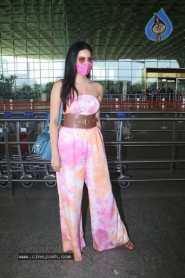 Amyra Dastur Spotted At Airport - 1 of 17