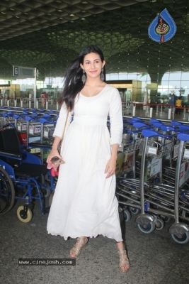 Amyra Dastur Spotted At Airport - 7 of 18