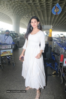 Amyra Dastur Spotted At Airport - 11 of 18