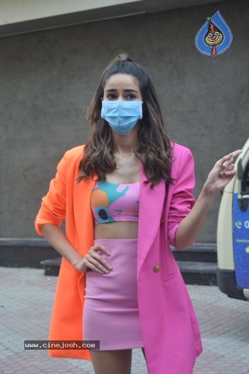 Ananya Panday Spotted in Andheri - 19 / 21 photos