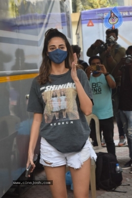 Ananya Panday Spotted in Andheri - 3 of 21