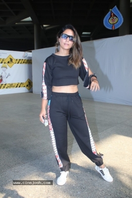 Hina Khan Spotted At Airport - 10 of 17