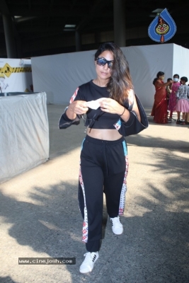 Hina Khan Spotted At Airport - 12 of 17