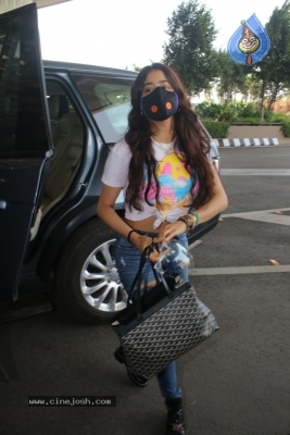 Janhvi Kapoor Spotted At Airport - 1 of 21