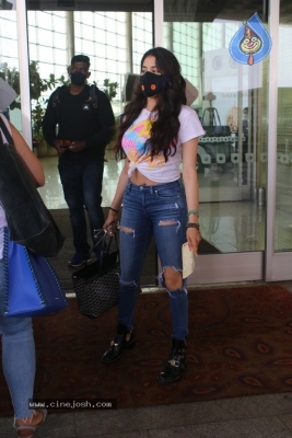 Janhvi Kapoor Spotted At Airport - 4 of 21