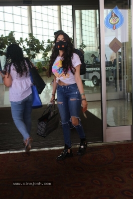 Janhvi Kapoor Spotted At Airport - 8 of 21