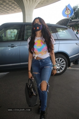 Janhvi Kapoor Spotted At Airport - 19 of 21
