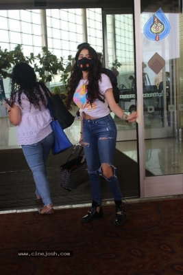 Janhvi Kapoor Spotted At Airport - 20 of 21