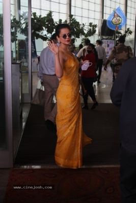 Kangana Ranaut Spotted at Airport - 3 of 16