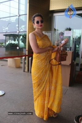 Kangana Ranaut Spotted at Airport - 6 of 16