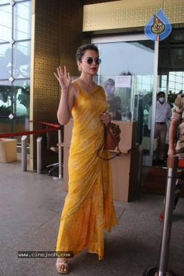 Kangana Ranaut Spotted at Airport - 7 of 16