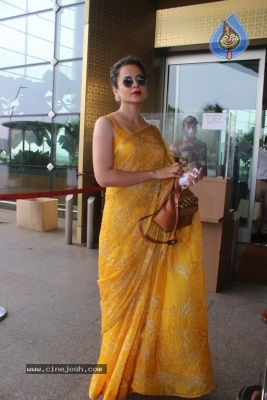 Kangana Ranaut Spotted at Airport - 8 of 16