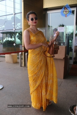 Kangana Ranaut Spotted at Airport - 9 of 16