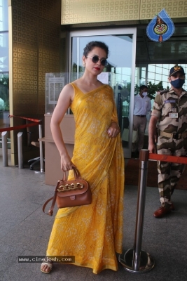 Kangana Ranaut Spotted at Airport - 11 of 16