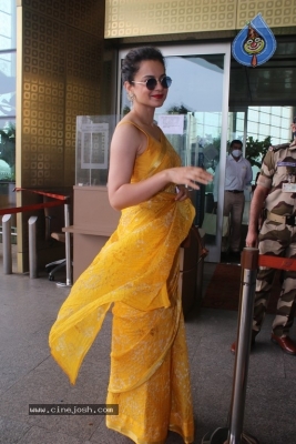 Kangana Ranaut Spotted at Airport - 13 of 16