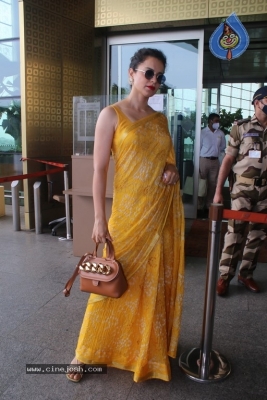 Kangana Ranaut Spotted at Airport - 16 of 16