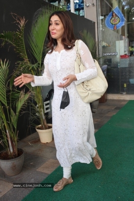 Kim Sharma Spotted At Bandra  - 11 of 14