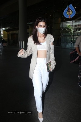 Kriti Sanon Spotted At Airport - 12 of 21