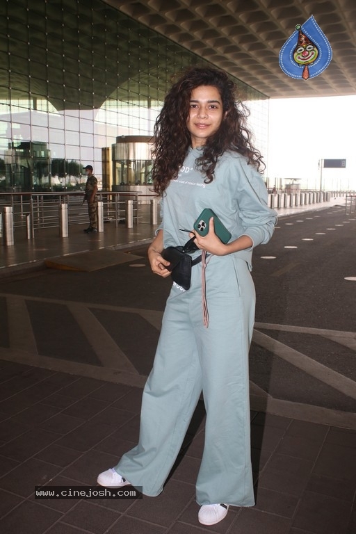 Mithila Palkar Spotted At Airport - 4 / 11 photos