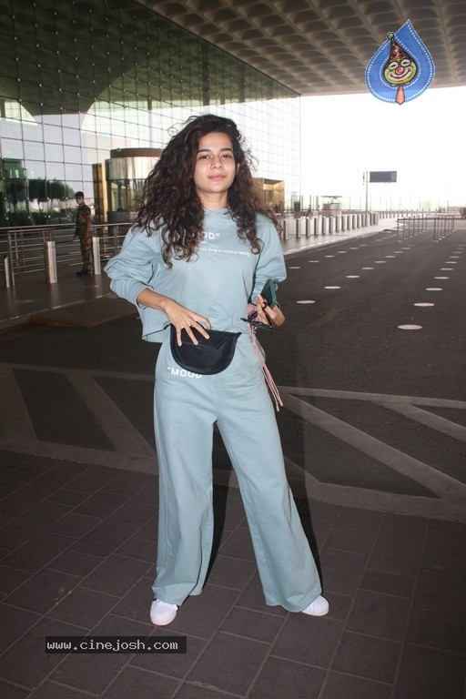Mithila Palkar Spotted At Airport - 11 / 11 photos