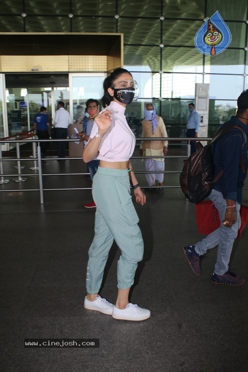 Rakul Preet Spotted At Airport - 1 / 16 photos