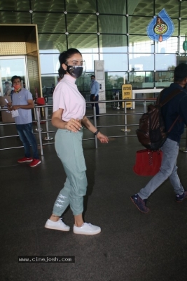 Rakul Preet Spotted At Airport - 14 of 16