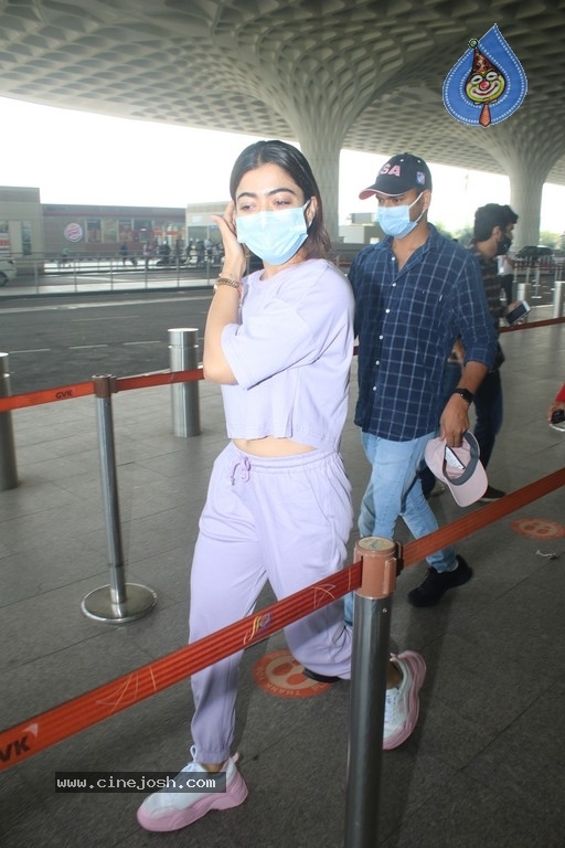 Rashmika Spotted at Airport - 3 / 18 photos