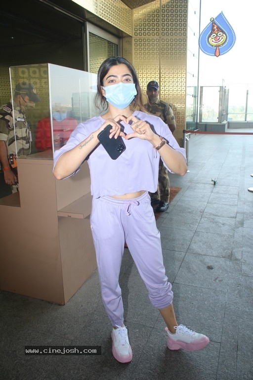 Rashmika Spotted at Airport - 14 / 18 photos