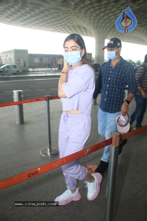 Rashmika Spotted at Airport - 17 / 18 photos